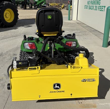 Image of John Deere X758 equipment image 3