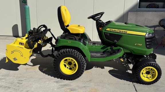 Image of John Deere X758 equipment image 1