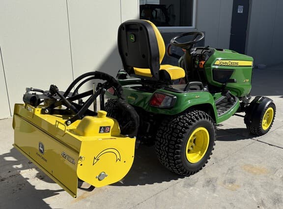 Image of John Deere X758 equipment image 2