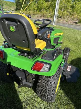 Image of John Deere X758 equipment image 4