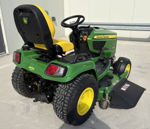 Image of John Deere X758 equipment image 2