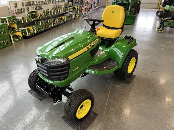 Image of John Deere X758 equipment image 2
