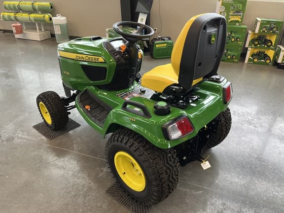 Image of John Deere X758 equipment image 3