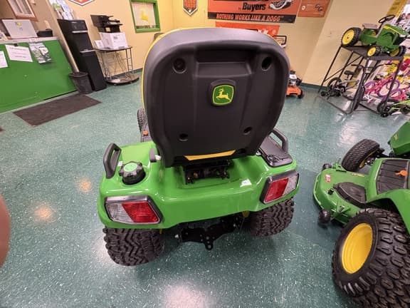 Image of John Deere X758 equipment image 4