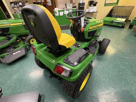 Image of John Deere X758 equipment image 3