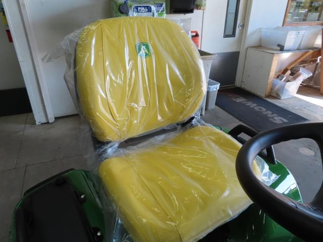 Image of John Deere X758 equipment image 4