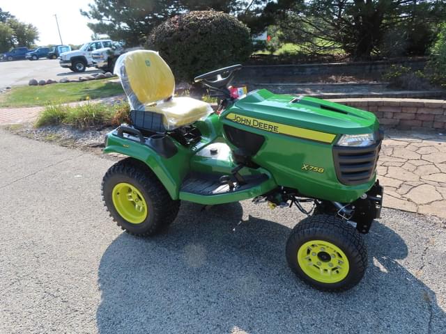 Image of John Deere X758 equipment image 1