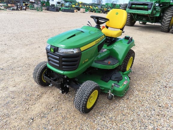 Image of John Deere X758 equipment image 3