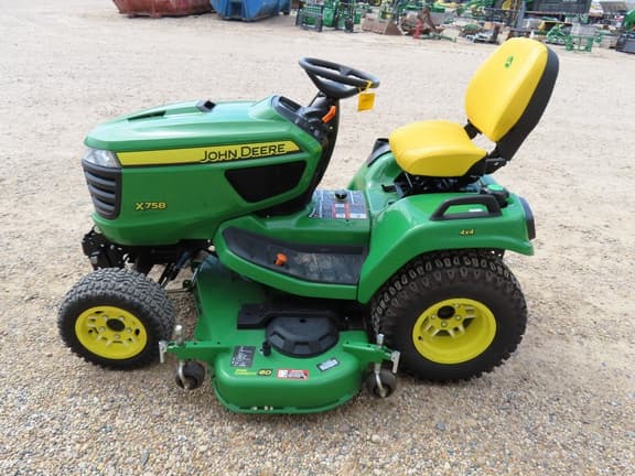 Image of John Deere X758 equipment image 4