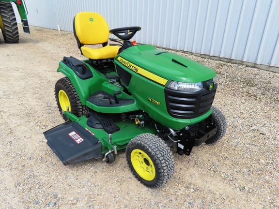Image of John Deere X758 equipment image 2