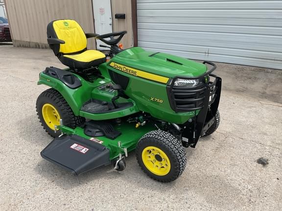 Image of John Deere X758 equipment image 2