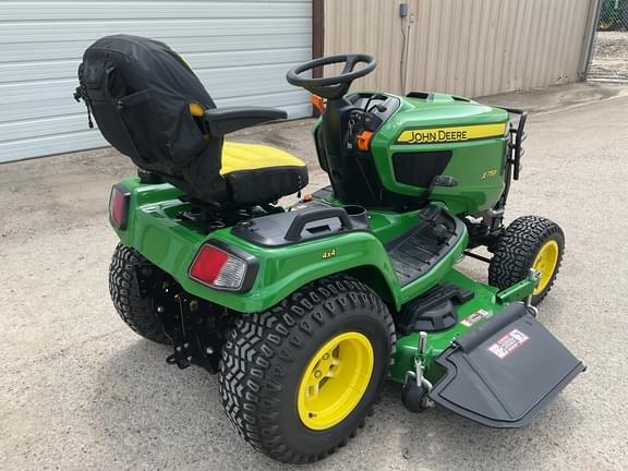 Image of John Deere X758 equipment image 4