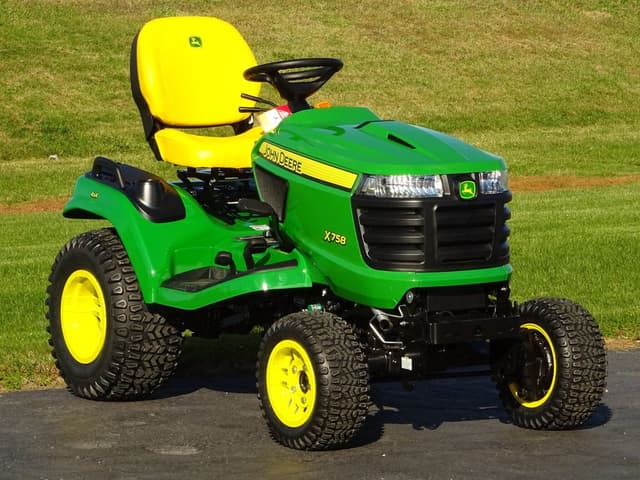 Image of John Deere X758 equipment image 1