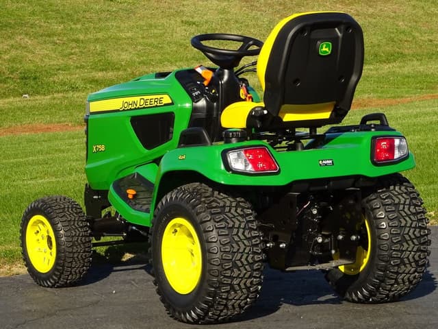 Image of John Deere X758 equipment image 4