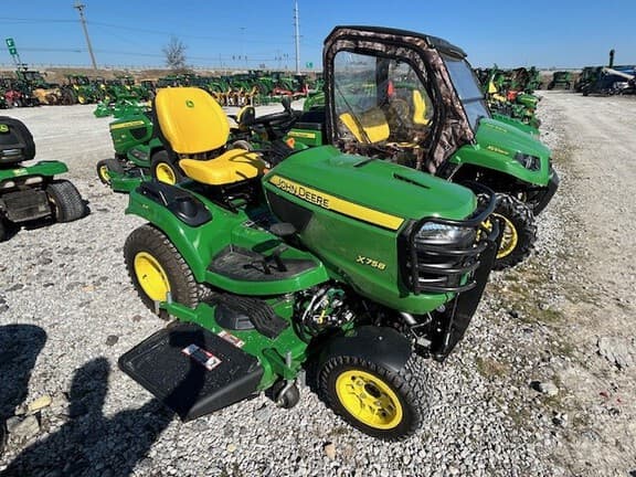 Image of John Deere X758 equipment image 2