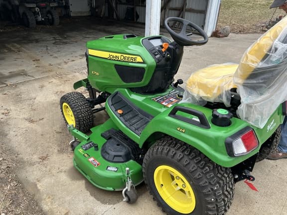 Image of John Deere X758 equipment image 2