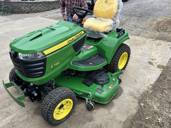 2025 John Deere X758 Equipment Image0