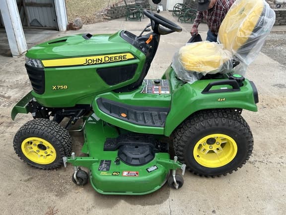 Image of John Deere X758 equipment image 1