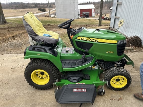 Image of John Deere X758 equipment image 4