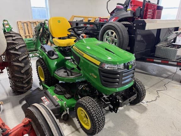 Image of John Deere X758 equipment image 1