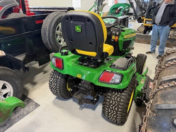 Image of John Deere X758 equipment image 3