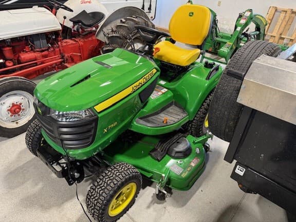 Image of John Deere X758 equipment image 4