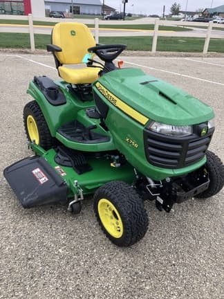 Image of John Deere X758 equipment image 3