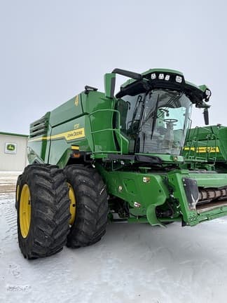 Image of John Deere X9 1000 equipment image 2