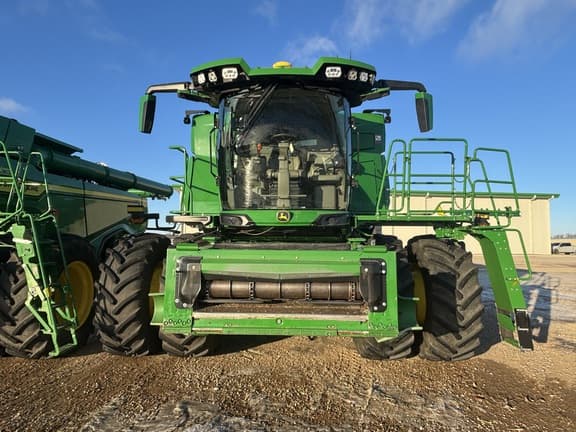 Image of John Deere X9 1000 equipment image 3