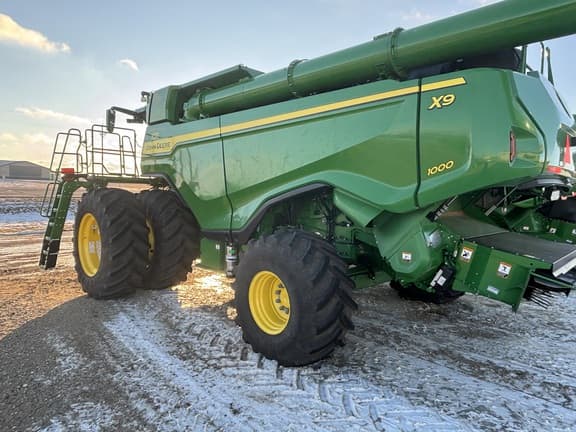Image of John Deere X9 1000 equipment image 2