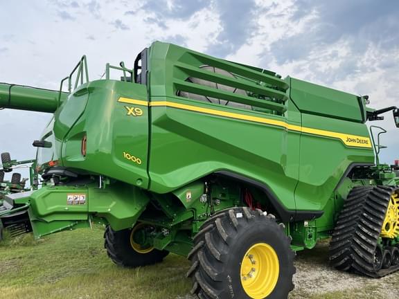Image of John Deere X9 1000 equipment image 4
