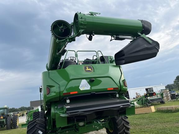 Image of John Deere X9 1000 equipment image 2