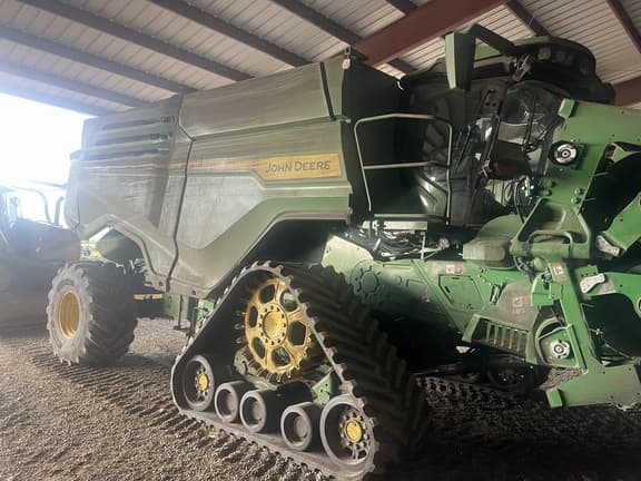 Image of John Deere X9 1000 equipment image 1