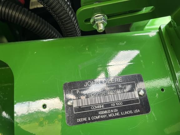 Image of John Deere X9 1000 equipment image 3