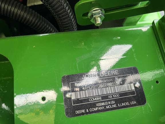 Image of John Deere X9 1000 equipment image 2