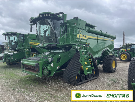 Image of John Deere X9 1000 equipment image 1