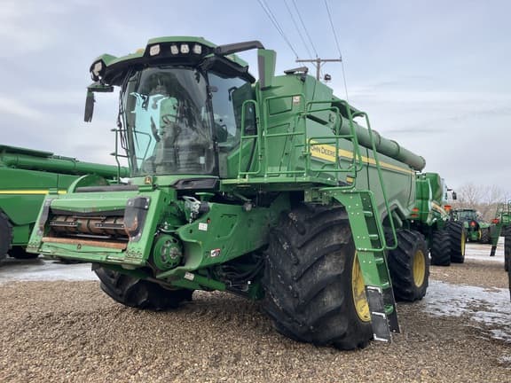 Image of John Deere X9 1000 equipment image 1