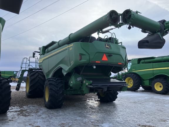 Image of John Deere X9 1000 equipment image 2