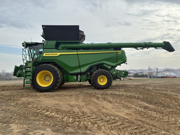 Image of John Deere X9 1000 equipment image 3