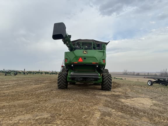 Image of John Deere X9 1000 equipment image 2