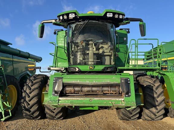 Image of John Deere X9 1000 equipment image 4