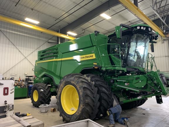 Image of John Deere X9 1000 equipment image 1