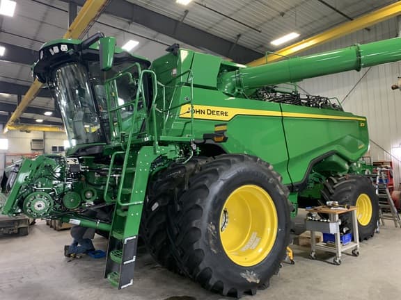 Image of John Deere X9 1000 equipment image 2