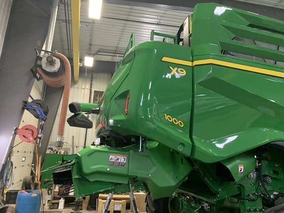 Image of John Deere X9 1000 equipment image 4