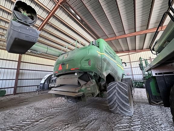 Image of John Deere X9 1000 equipment image 2