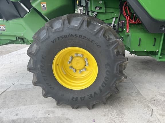 Image of John Deere X9 1000 equipment image 4