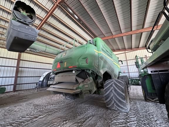 Image of John Deere X9 1000 equipment image 2