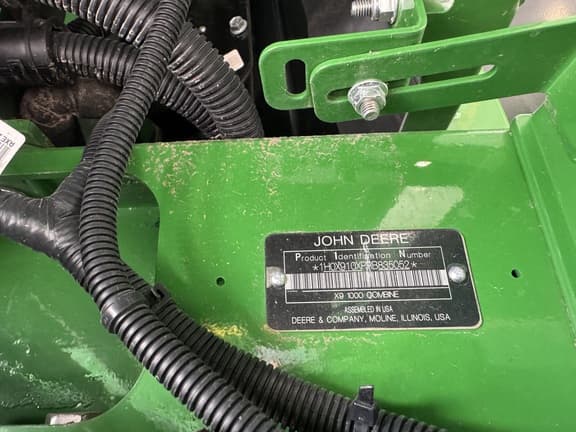 Image of John Deere X9 1000 equipment image 2