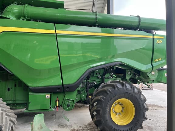 Image of John Deere X9 1000 equipment image 1