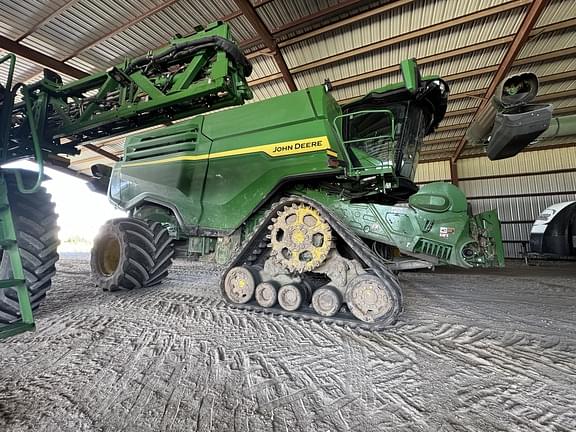 Image of John Deere X9 1000 equipment image 2